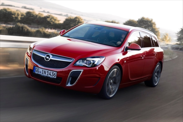 Update-Opel-Insignia-OPC-driving.jpg