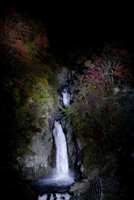 赤水の滝ライトアップ (3)