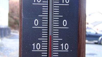 今朝の我が家前温度計　－３℃