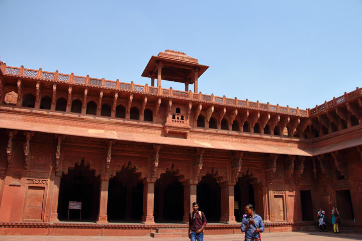 161010_Jahangir-Mahal_Courtyard.jpg