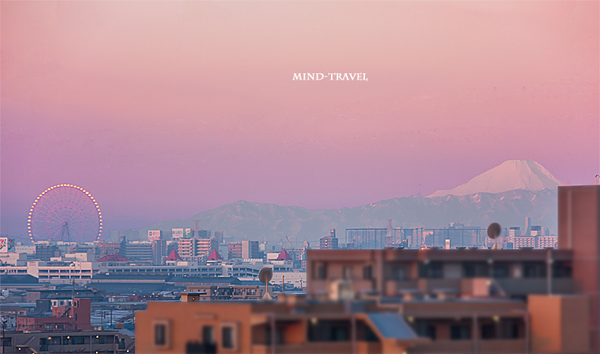 朝日に輝く富士山