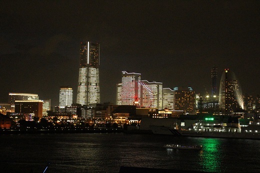 横浜港大桟橋からのタワーズミライト１