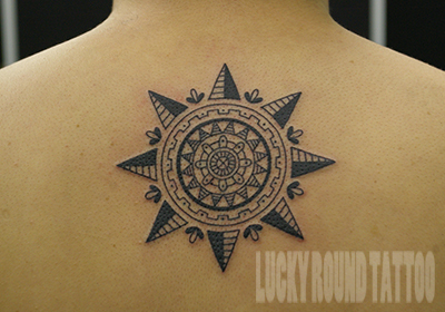 太陽の幾何学模様のタトゥー Lucky Round Tattoo