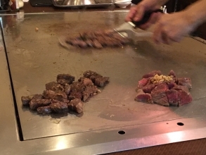  沖縄ステーキハウス四季で、絶品「牛ステーキ」、「あぐー豚のステーキ」、「ハンバーグ」♪を食らう♪