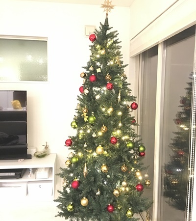 我が家もクリスマスツリーを出しました 家庭用ツリーのイルミネーションはニトリのｌｄｅライトがおすすめです リビング