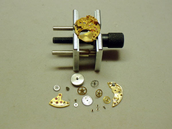 ヒルトン　ブローチ時計　オーバーホール　分解修理　１８K金無垢