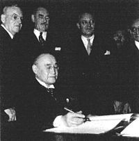 200px-Yoshida_signing_the_US-Japan_Security_1951.jpg